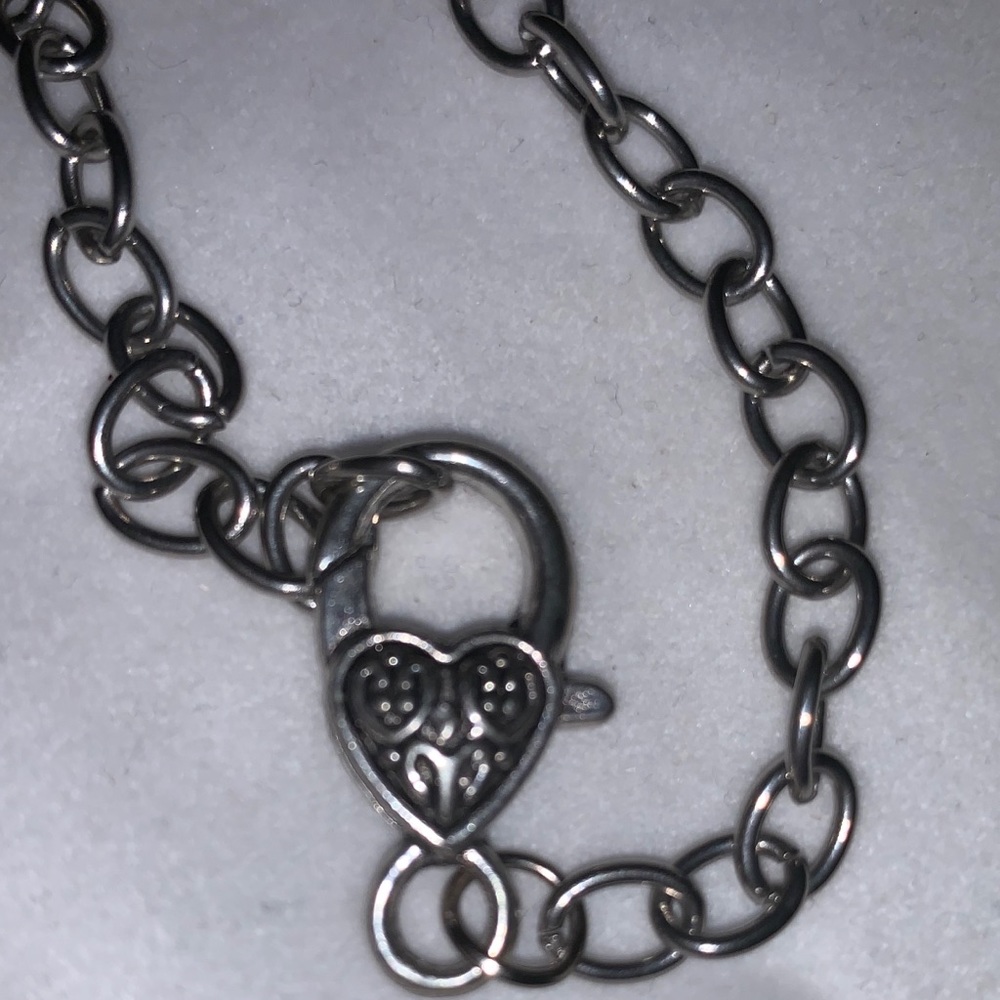 Small heart bracket
